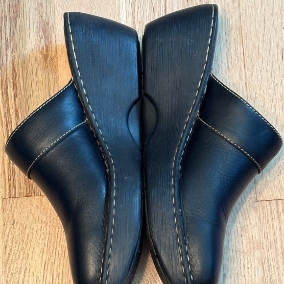 Born Black Leather Women’s Sz 10 Mules/Clogs - Picture 3 of 7